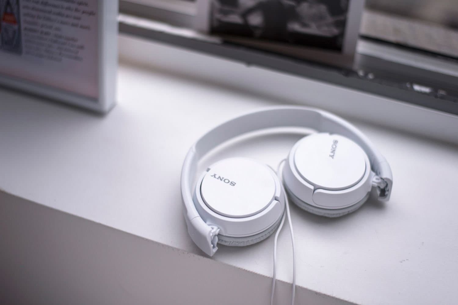 Sony MDR-ZX110A Wired On Ear Headphone without Mic ( White ) thumbnail 4