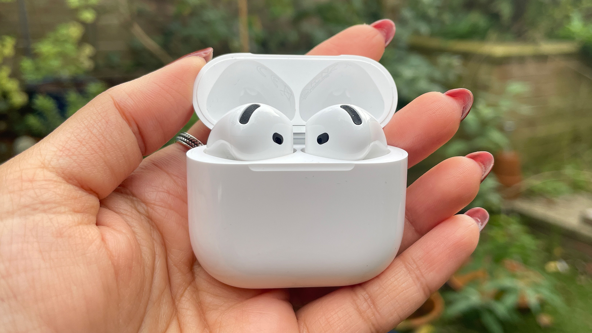 Apple AirPods 4 Wireless Earbuds with Active Noise Cancellation, Adaptive Audio Bluetooth (Unboxed)